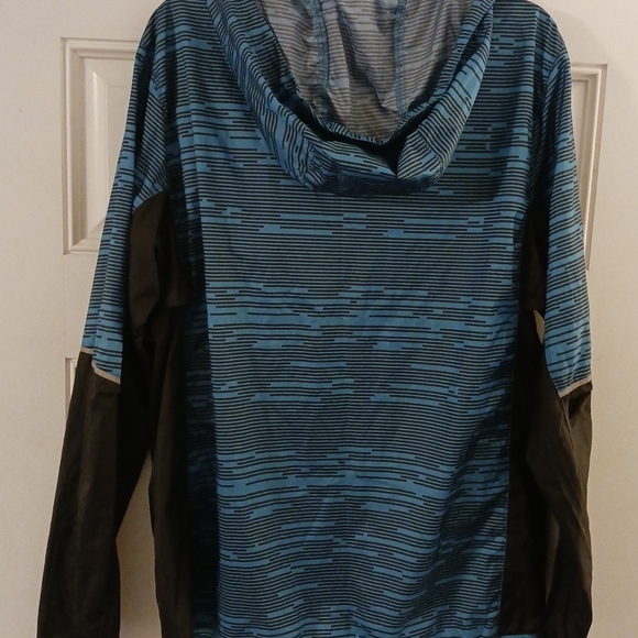 💙 Old Navy Active Wear Jacket with hood. Size Large - Picture 2 of 4